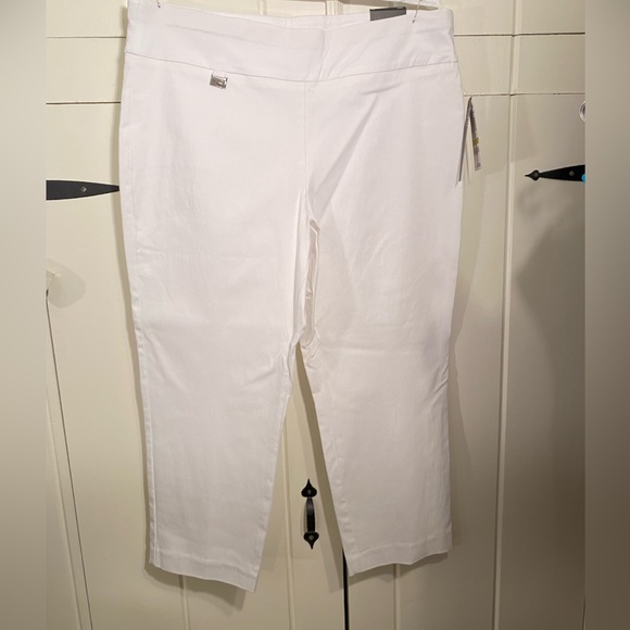 Alfani Pants - Macy’s Alfani Tummy Control Bright White Stretch Capri Pants. NWT. Size 14.